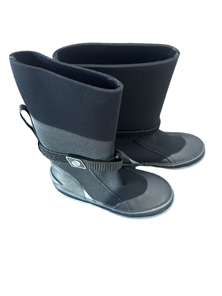 Black neoprene boots, as seen in Photoroom_003_20240312_103847.