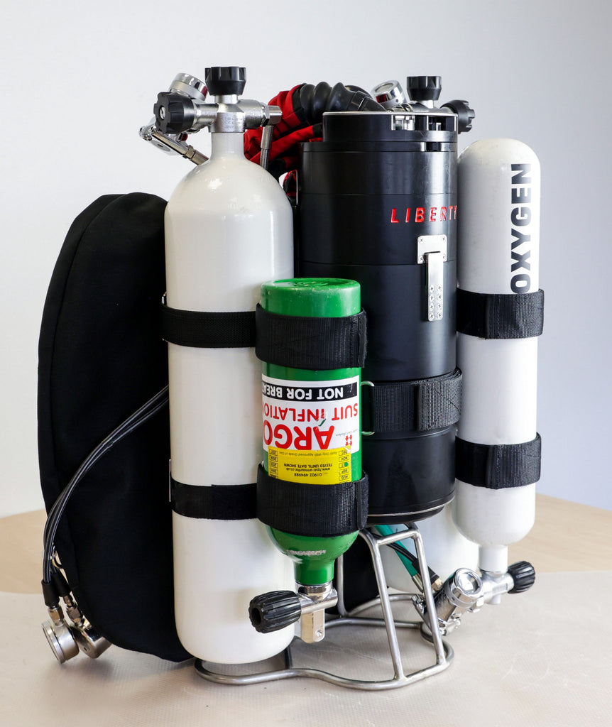 Heavy diving rebreather with oxygen tank.