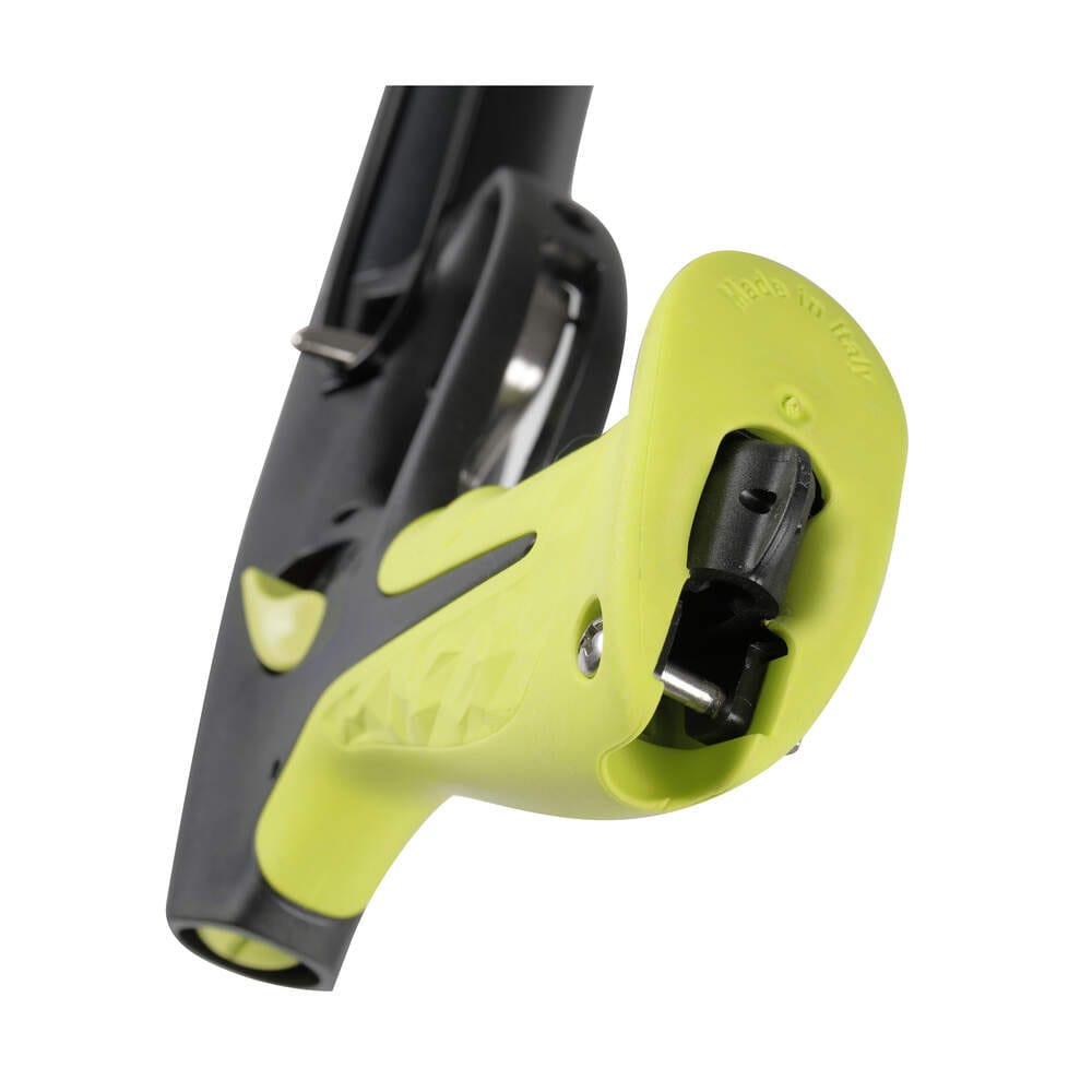 Force gun 4 - Close-up of yellow and black handle