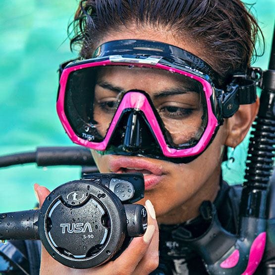 Diver with pink mask and TUSA regulator